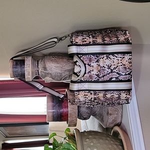 Think Royln #lifeonthefly travel tote.